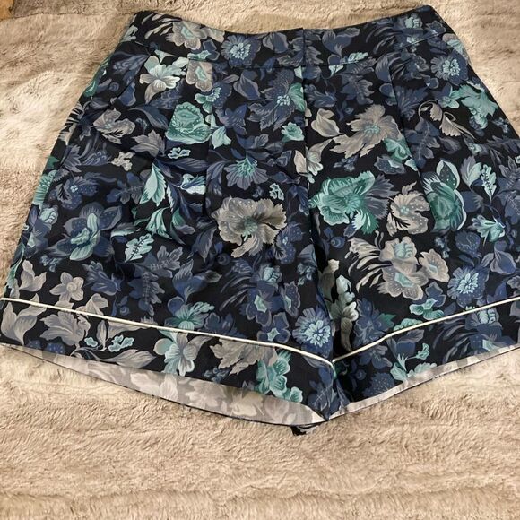 : : BURBERRY Floral Shorts : : - Picture 3 of 14